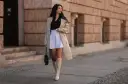 Co ubrać do plisowanej spódnicy, aby zawsze wyglądać stylowo?