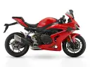 Czerwony motocykl sportowy z widocznym napisem "FOUR CYLINDERS" i informacją o pojemności silnika 800cc.