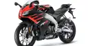 Sportowy motocykl Aprilia RS 125 w kolorze czarno-czerwonym, gotowy do jazdy.