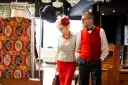 Styl retro lata 40: jak wprowadzić elegancję do swojej garderoby
