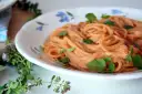 Zagęść sos pomidorowy bez mąki: sekrety idealnego spaghetti!