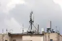 Maszt 5G na dachu bloku. Czy mieszkańcy bloków mogą prawnie zablokować budowę?