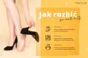 Poradnik jak rozciągnąć buty, gdy są za małe. Pokazano nogi w czarnych szpilkach i sposób na rozciąganie obuwia.