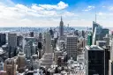 Widok na Manhattan z Empire State Building. Zastanawiasz się, ile się leci do Nowego Jorku?