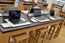 Laptop powystawowy czy warto? Poznaj zalety i ryzyka zakupu
