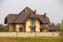 Jak dobrać kolory elewacji do brązowego dachu z symulacją kolorów