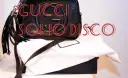 Czarna torebka Gucci Soho Disco na białym tle z metką Gucci.