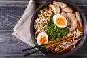 Ramen: Jaka to kuchnia? Japońska z chińskimi korzeniami!