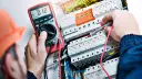 Jak zostać elektrykiem bez szkoły? Krok po kroku do uprawnień SEP