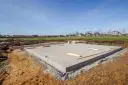 Jaki fundament pod dom szkieletowy? Wybierz najlepsze rozwiązanie dla siebie