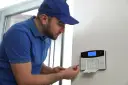 Jak zamontować alarm w domu? Poradnik krok po kroku