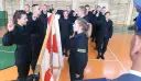 Nowi policjanci składają ślubowanie. To początek ich służby, ważny moment w karierze.