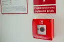 Kiedy wymagany jest przeciwpożarowy wyłącznik prądu w budynkach?