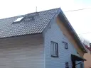 Jak podnieść dach w domu drewnianym i uniknąć kosztownych błędów