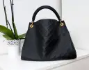 Z czego wykonane są torebki Louis Vuitton? Odkryj materiały i jakość