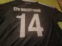 Czarna koszulka z napisem "KPR Wolsztyniak" i numerem 14.
