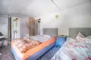 Pokoje "Górska Róża" w Szklarskiej Porębie. Dwa łóżka, łazienka, przytulna atmosfera.