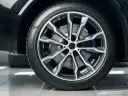 Czarne auto: jaki kolor felg wybrać? Inspiracje i porady eksperta