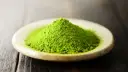 Matcha zawiera kofeinę: Jak działa i ile jej ma?