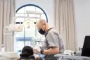 Znieczulenie u dentysty: Ile trwa i jak bezpiecznie funkcjonować?