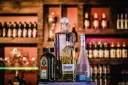 Butelka Jägermeistera obok tequili i likieru. Wybór drinka zależy od nastroju.