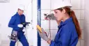 Samodzielna praca elektryka: Kiedy możesz, a kiedy musisz mieć asekurację?