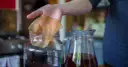 Kombucha: Na co pomaga? Właściwości, skutki uboczne i opinie