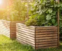 Jak zrobić kwietnik kaskadowy? Pełny poradnik DIY z drewna i palet