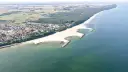 Jarosławiec: plaża, morze i las. Idealne miejsce, by odpocząć i zobaczyć, co warto zobaczyć w Jarosławcu.