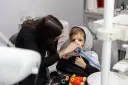 Dlaczego nie można jeść po znieczuleniu u dentysty? Uniknij bólu i urazów.