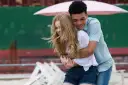 Filmy o zakochanych nastolatkach, które poruszają serce i emocje