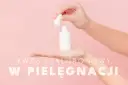 Kwas hialuronowy 3 jak stosować? Delikatna aplikacja serum z pipetką na dłoń, by nawilżyć skórę.
