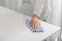 Czym myć białe meble? 3 zasady, by lśniły i nie żółkły!