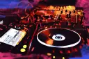 EDM einfach erklärt: Was ist Electronic Dance Music wirklich?