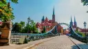 Mostek Tumski we Wrocławiu z katedrą w tle.
