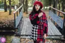 Co pasuje do spódnicy w kratkę? Odkryj stylizacyjne triki