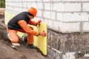 Jakiej grubości styrodur na fundamenty? Kluczowe informacje dla budowy