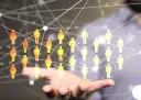 Marketing sieciowy: Zrozum MLM, odróżnij od piramidy, oceń szansę