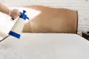 Żółte plamy na materacu? Usuń je skutecznie i bezpiecznie!