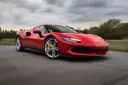 Ile kosztuje wypożyczenie ferrari? Ceny, które mogą Cię zaskoczyć