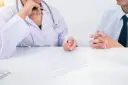 Kto płaci za zwolnienie lekarskie w firmie poniżej 20 osób? Sprawdź!