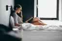 Jaka barwa światła do sypialni zapewni lepszy sen i relaks?