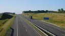 Autostradą A1 w kierunku Gdańska, z widocznym znakiem informującym o odległości do Pruszczu Gdańskiego i Gdańska.