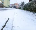 Kto powinien odśnieżać chodnik przed posesją? Poznaj swoje obowiązki