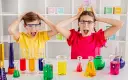 Brokatowe eksperymenty dla dzieci: Magia i nauka w Twoim domu!