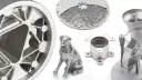 Metalowe wydruki 3D: koło, pies, okrągły element z ażurowym wzorem i części mechaniczne.