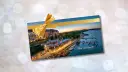 Złota karta Gołębiewski jak otrzymać? Voucher na pobyt w Hotelu Gołębiewski Mikołajki, ozdobiony złotą wstążką.