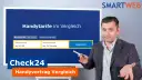 Mann mit Gesten vor Bildschirm mit Handyvergleich-Tool von Check24 und Smartweb-Logo.