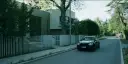 Czarny SUV podjeżdża pod nowoczesną willę. To właśnie tutaj gdzie kręcili, sprawa się rypła.