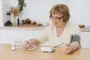 Leki na nadciśnienie: Kiedy dawka 2 razy dziennie? Lekarz wyjaśnia